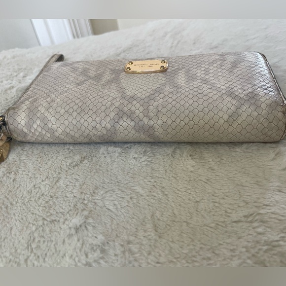 Michael Kors snake print large zip around Wallet GUC - Picture 6 of 13